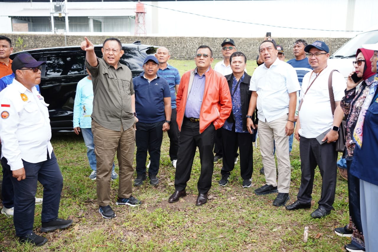 Gubernur gorontalo Gusnar Ismail saat meninjau lokasi projek hilirisasi industri unggas di gorontalo utara