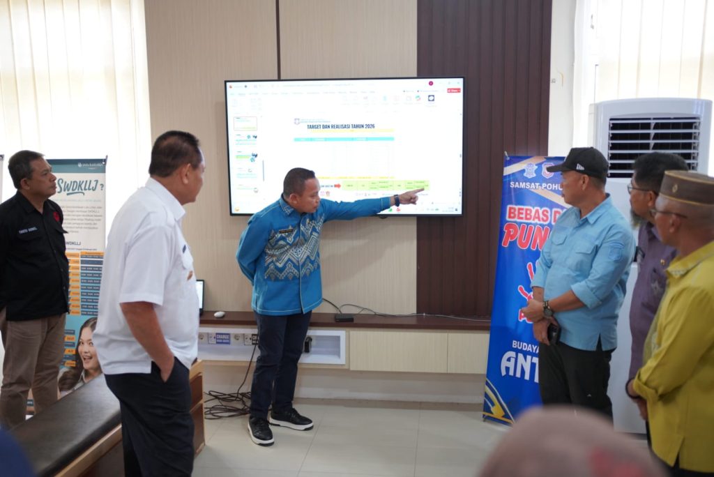 Dr. Danial Ibrahim memaparkan Pendapatan daerah di samsat Pohuwato